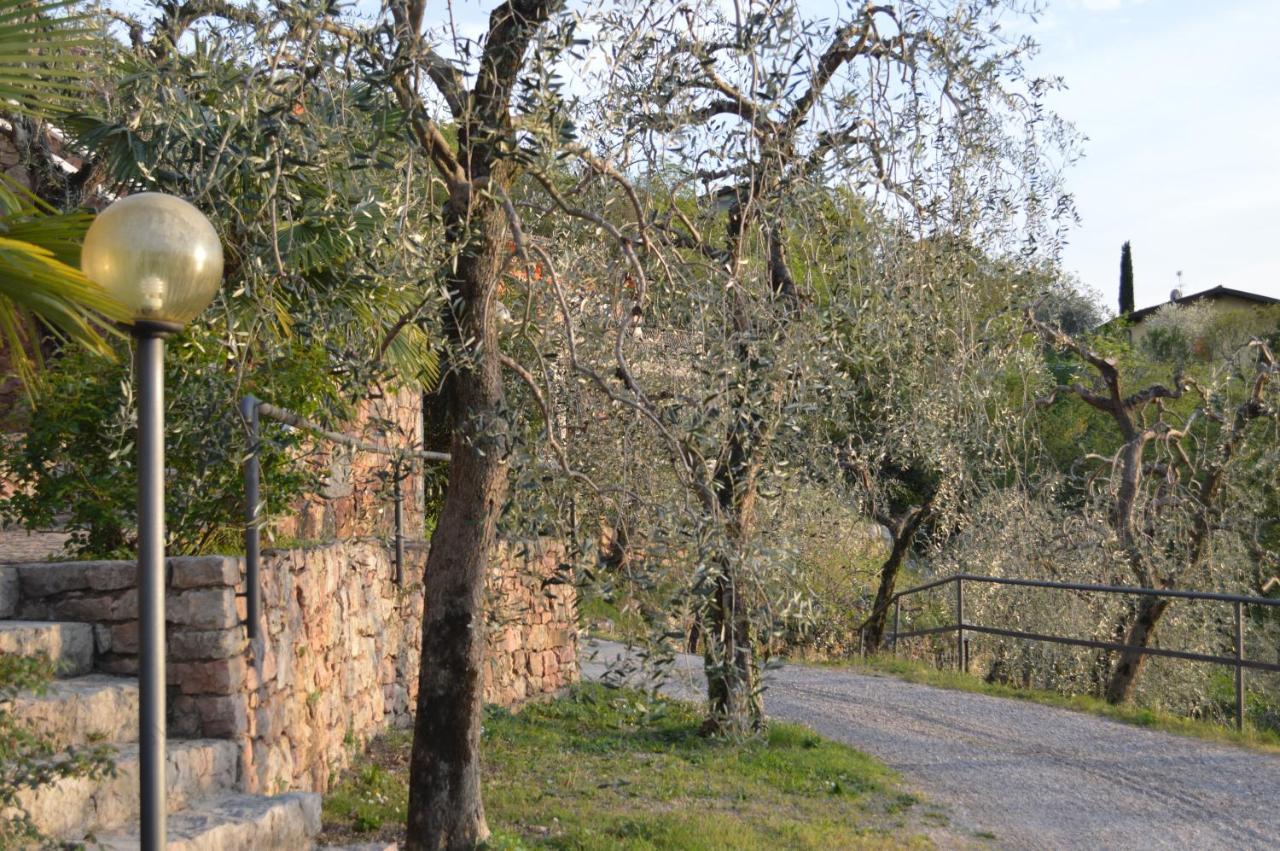 Residence Castelli Бренцоне сул Гарда Екстериор снимка