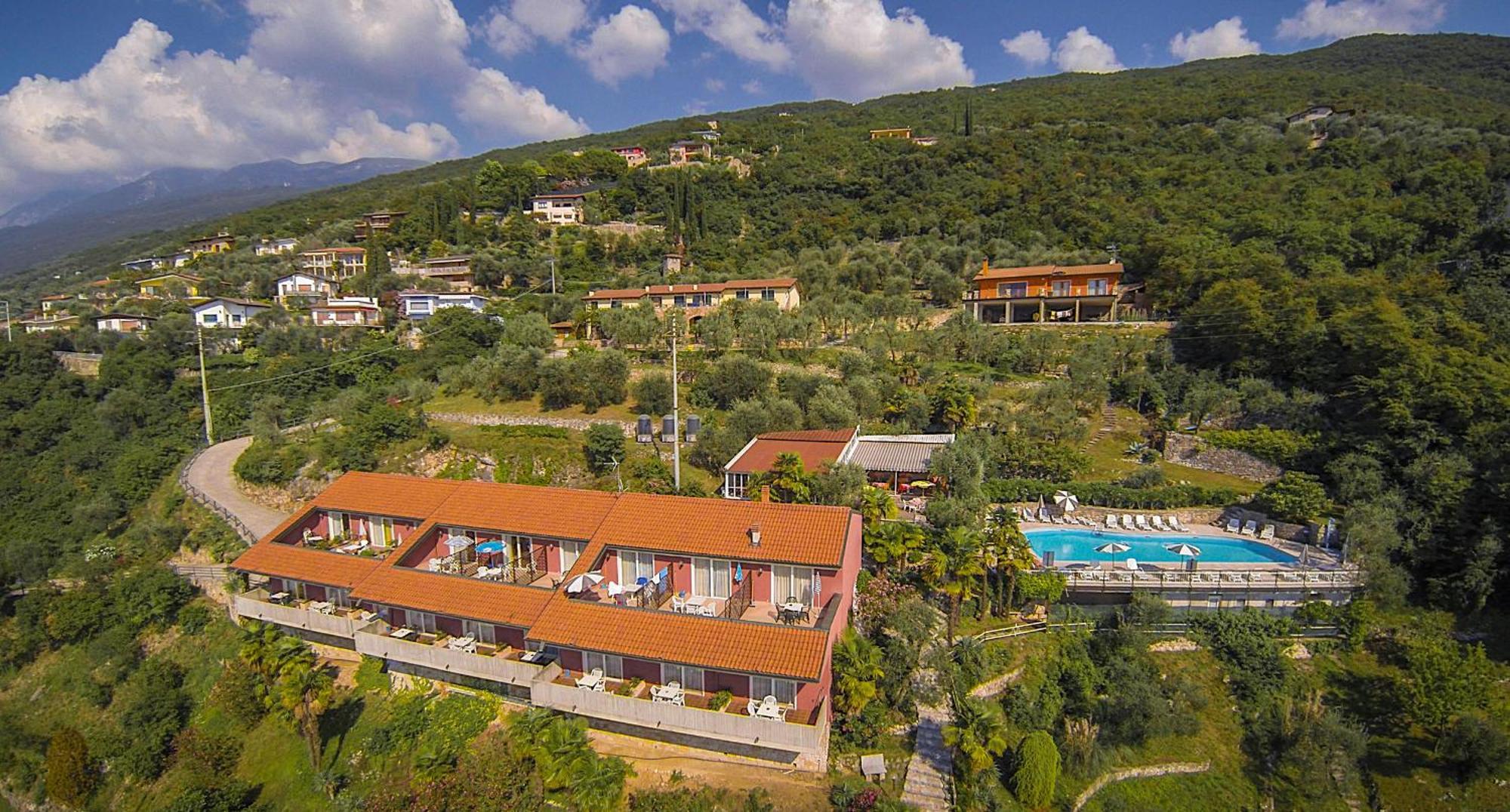Residence Castelli Бренцоне сул Гарда Екстериор снимка