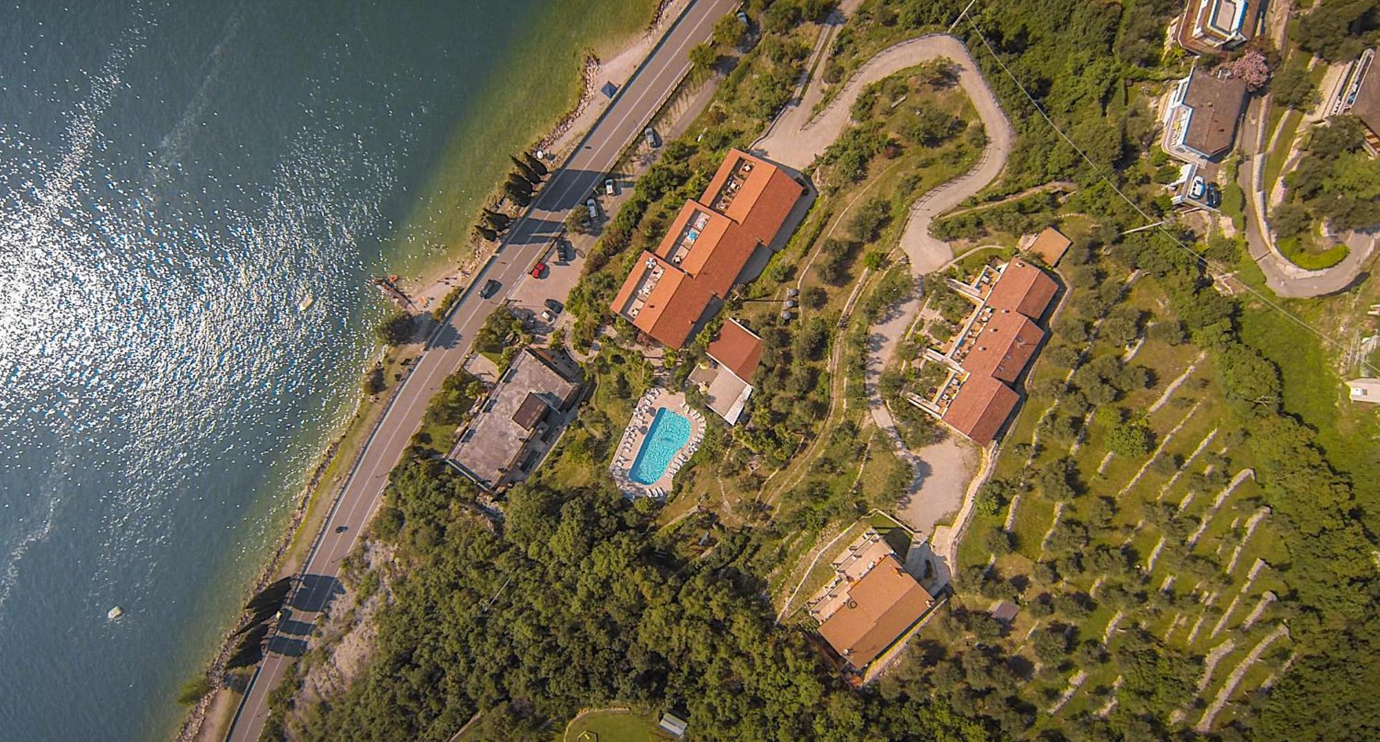 Residence Castelli Бренцоне сул Гарда Екстериор снимка