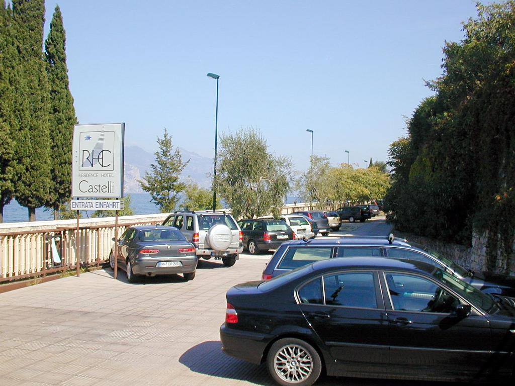 Residence Castelli Бренцоне сул Гарда Екстериор снимка