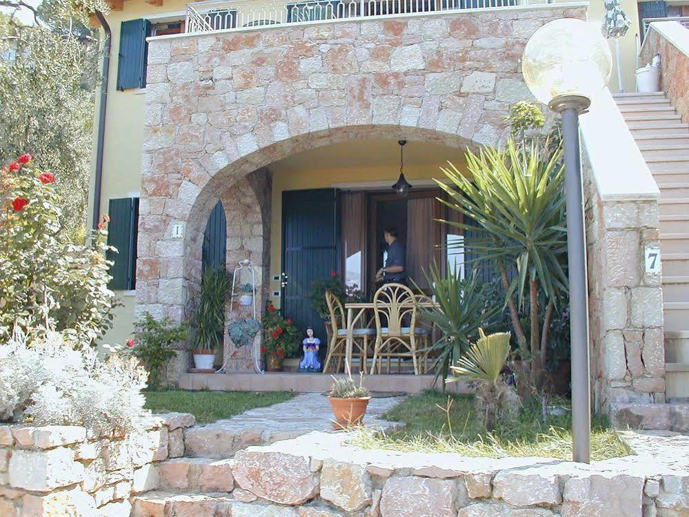 Residence Castelli Бренцоне сул Гарда Екстериор снимка